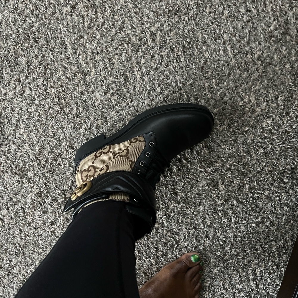 Black and Tan leather Gucci Lace-Up Boots - Picture 11 of 12